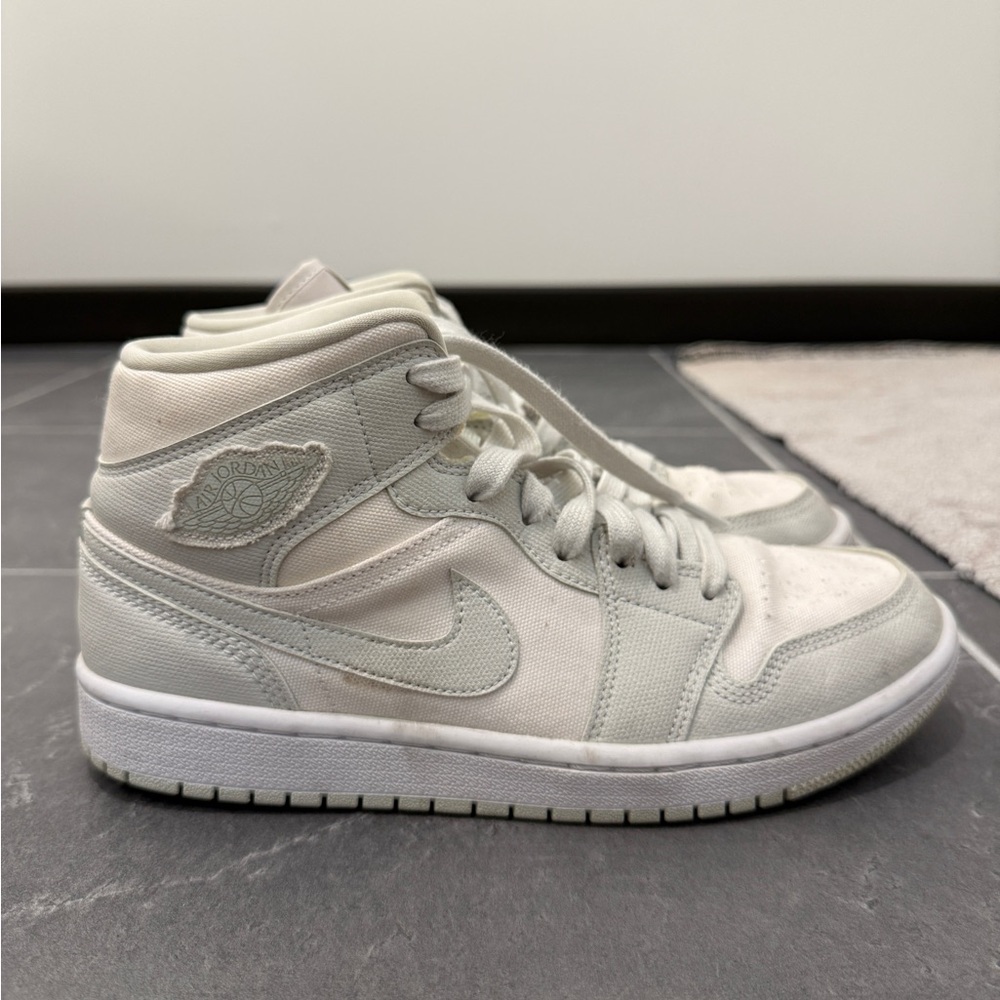 Nike Air Jordan 1 Mid "Spruce Aura" Sneaker
